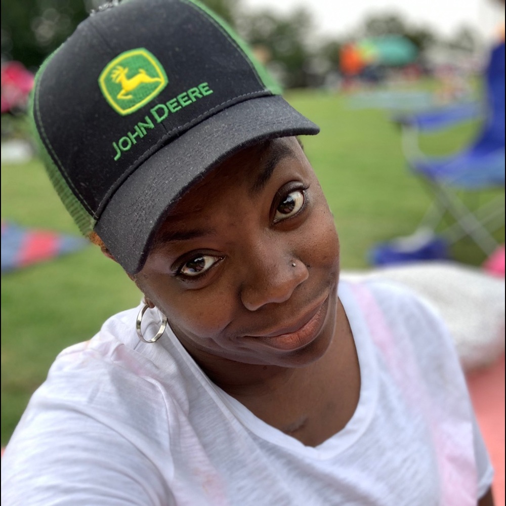 Meet your Posher, Alicia